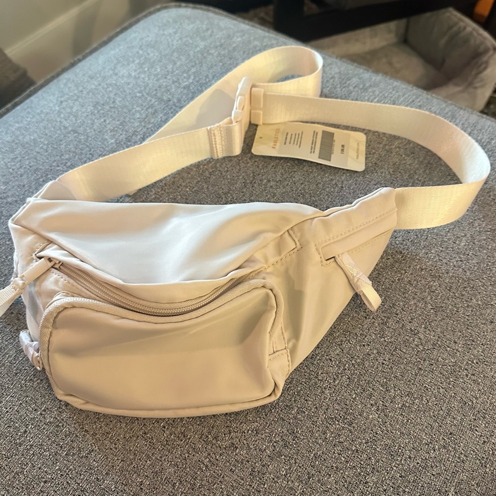 Fabletics Hike Fanny Pack NWT!